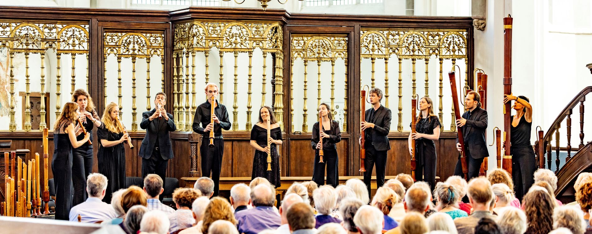 Model.HeaderVisualTitle