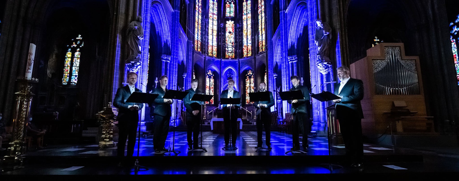 Model.HeaderVisualTitle